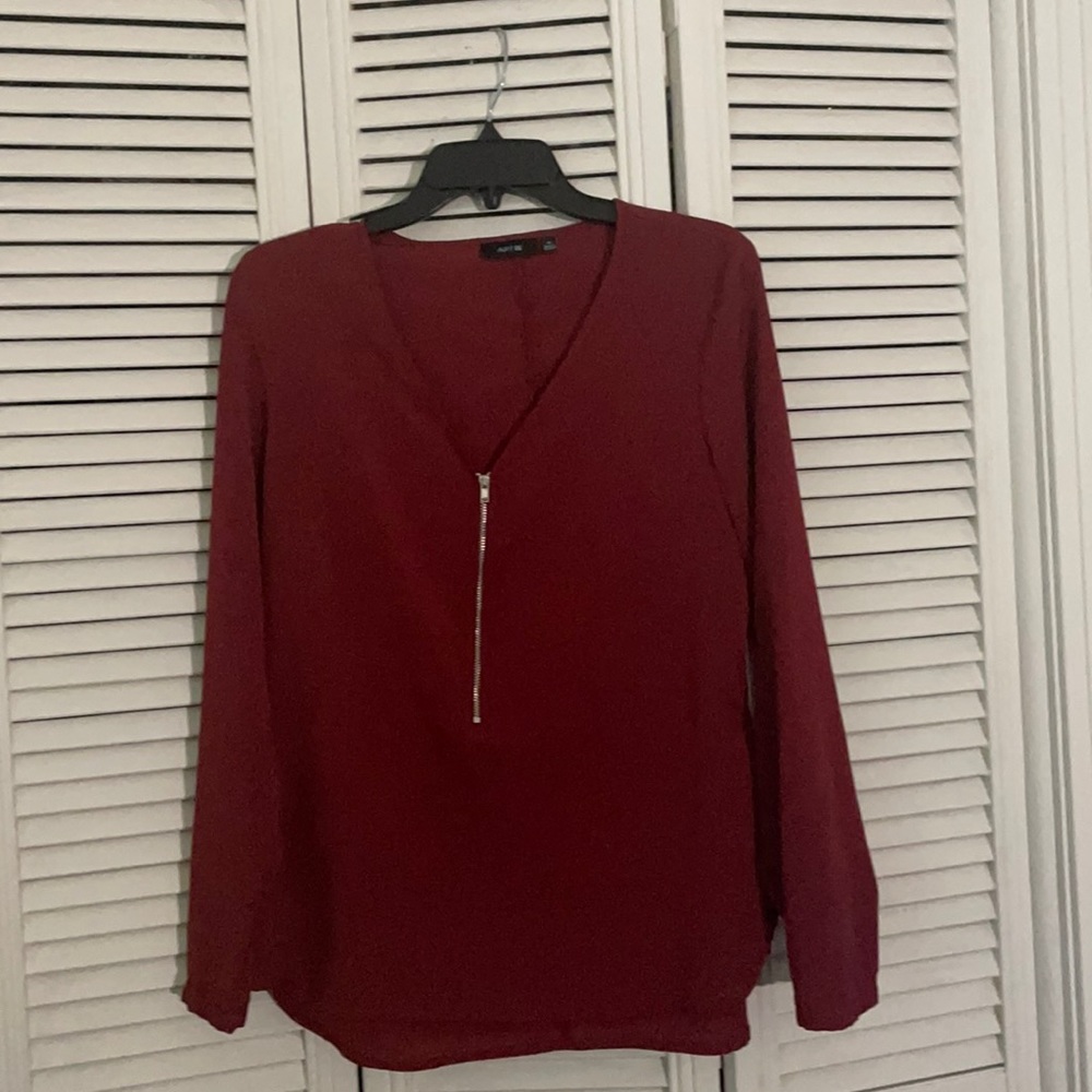 Maroon blouse with zipper detailed front